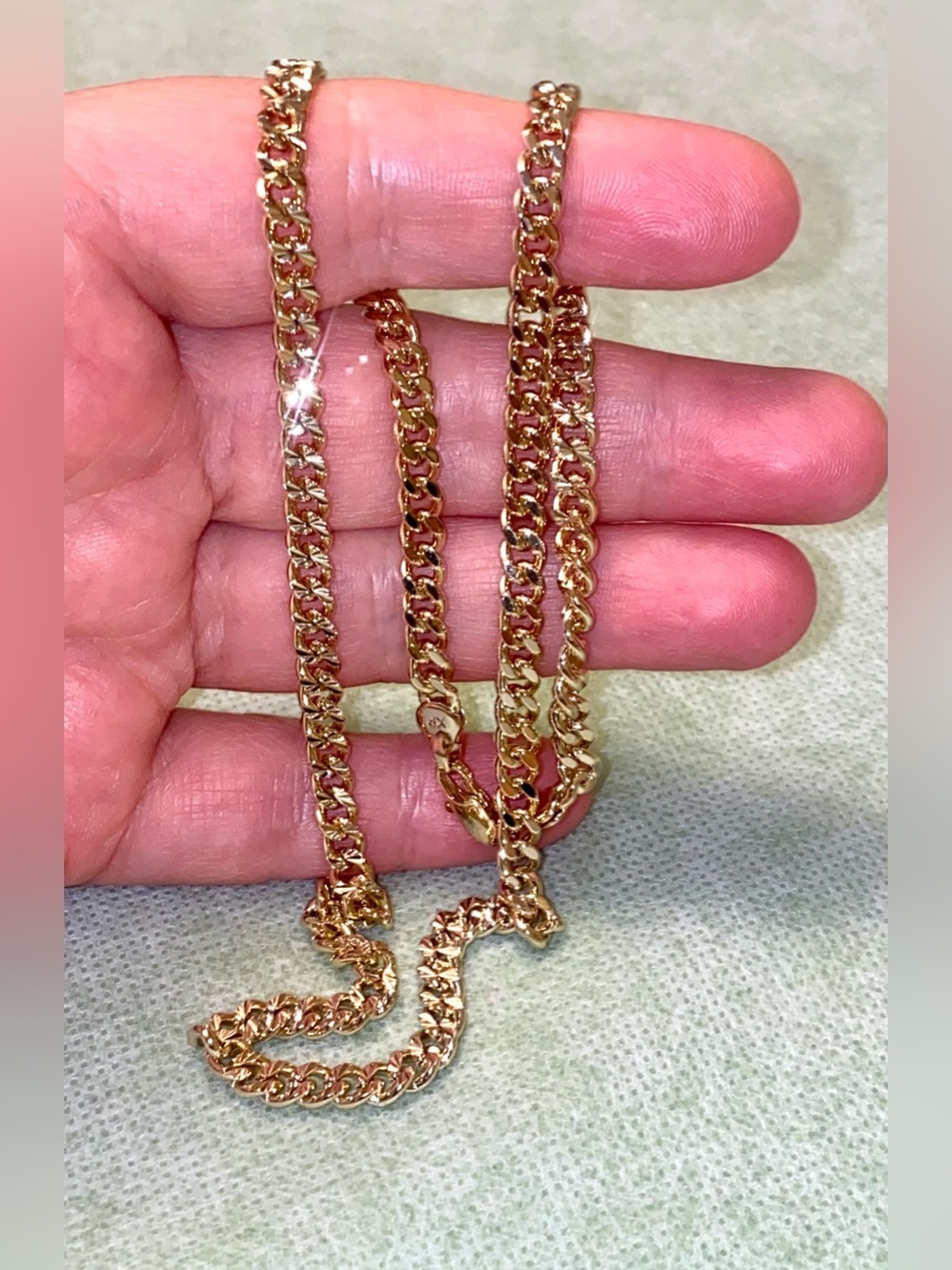 Gold-Tone Women's Cuban Link Necklace - Classic Shine. Unisex
